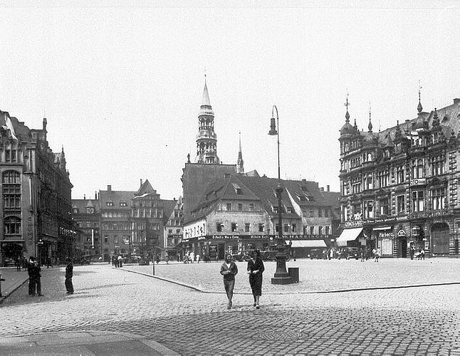 n0305d12a-muhler-1945.jpg